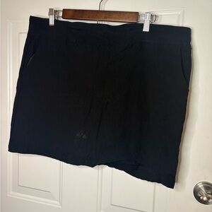 Courtenay Elegant Black Garment